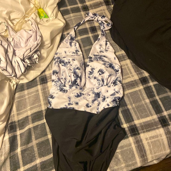 large it’s a cute bathing suit my boobs jus don’t fit anymore - Picture 1 of 3